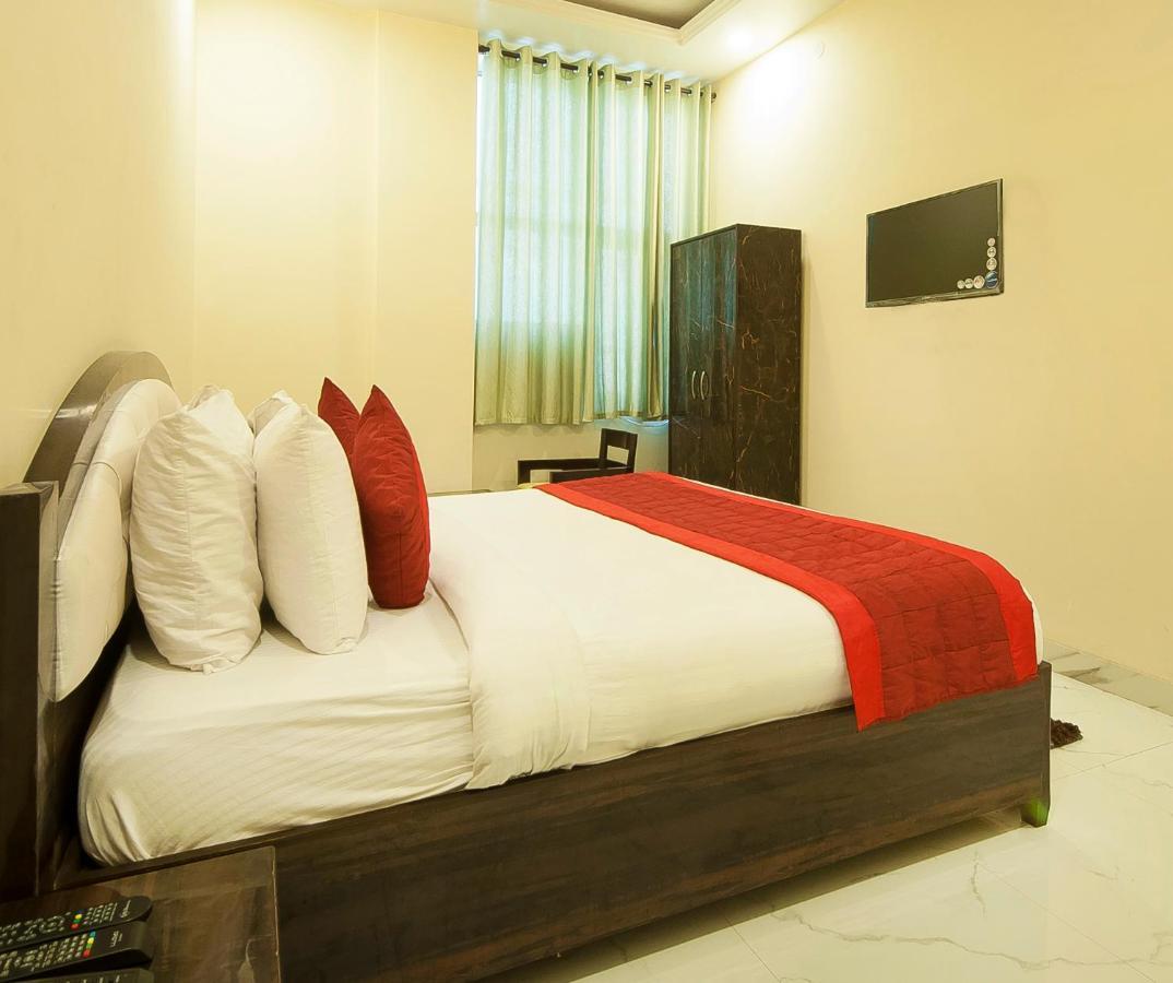 The Alpino Hotel Νέο Δελχί Εξωτερικό φωτογραφία