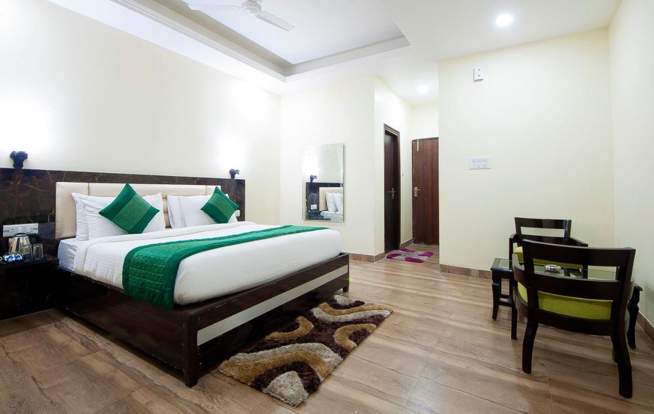 The Alpino Hotel Νέο Δελχί Εξωτερικό φωτογραφία