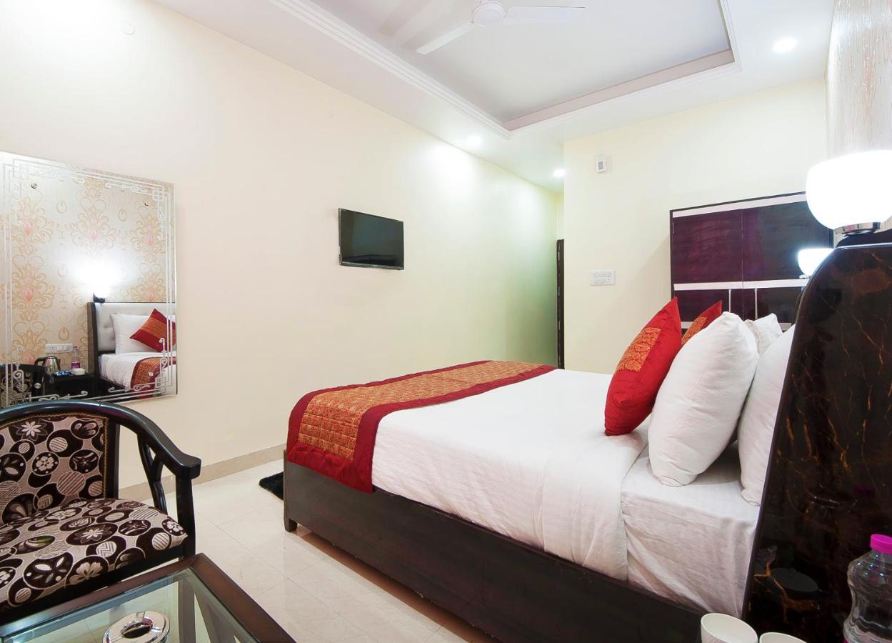 The Alpino Hotel Νέο Δελχί Εξωτερικό φωτογραφία