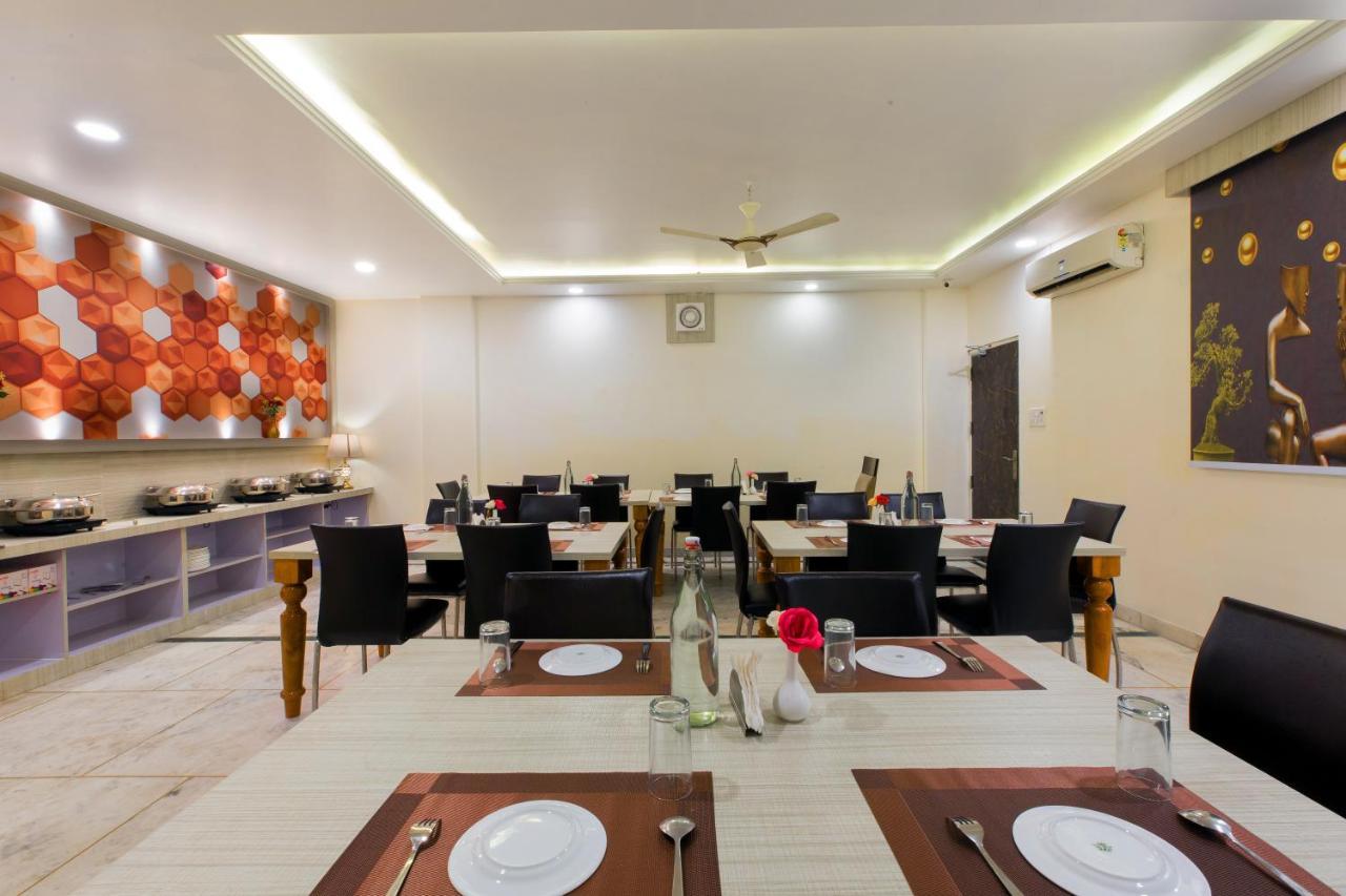 The Alpino Hotel Νέο Δελχί Εξωτερικό φωτογραφία