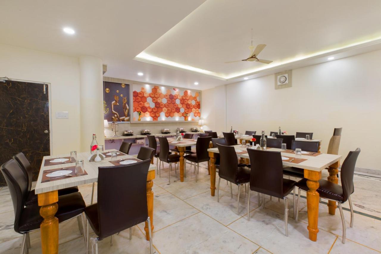The Alpino Hotel Νέο Δελχί Εξωτερικό φωτογραφία
