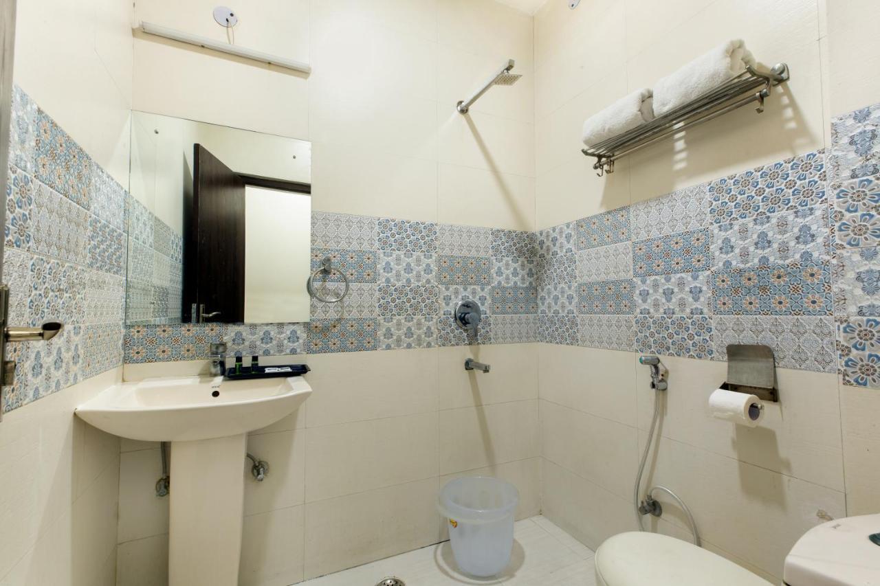The Alpino Hotel Νέο Δελχί Εξωτερικό φωτογραφία