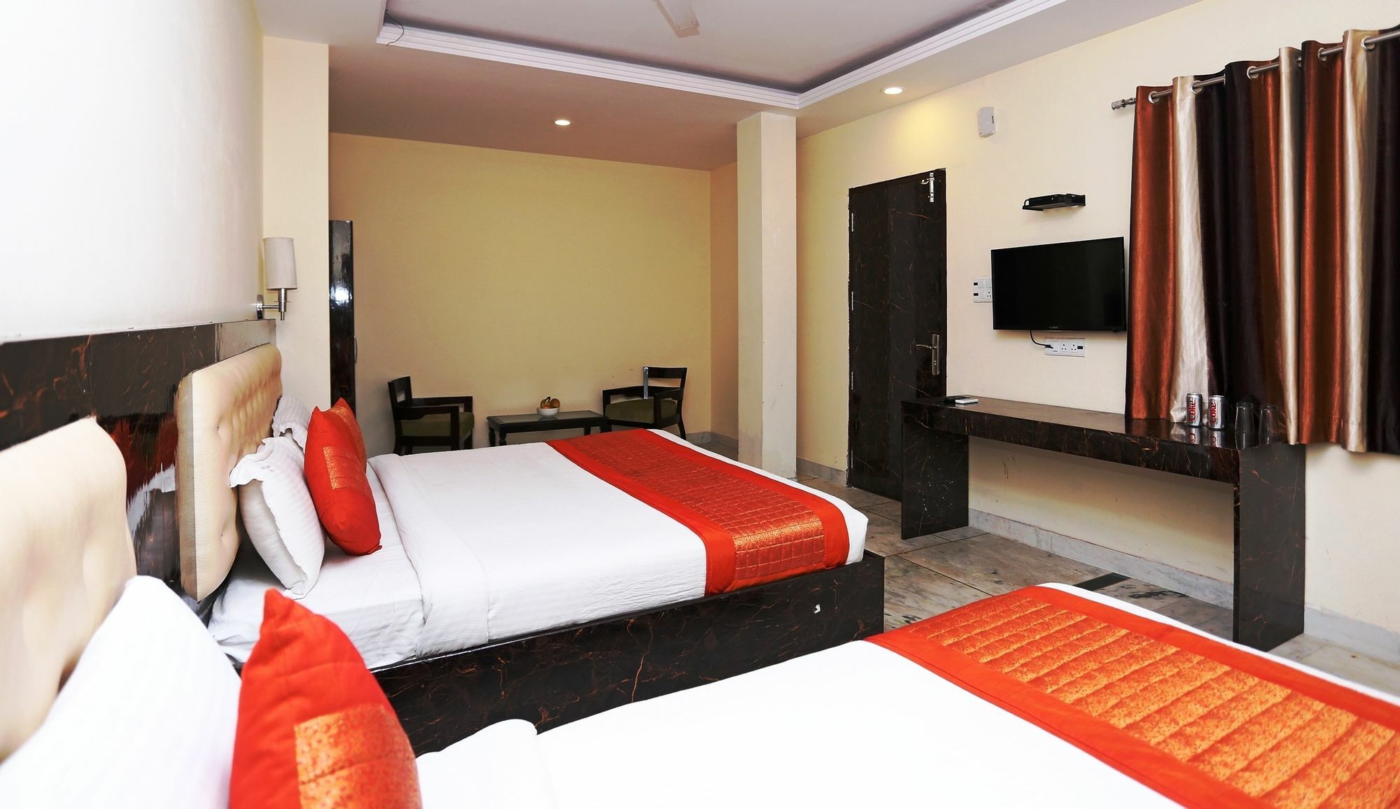 The Alpino Hotel Νέο Δελχί Εξωτερικό φωτογραφία