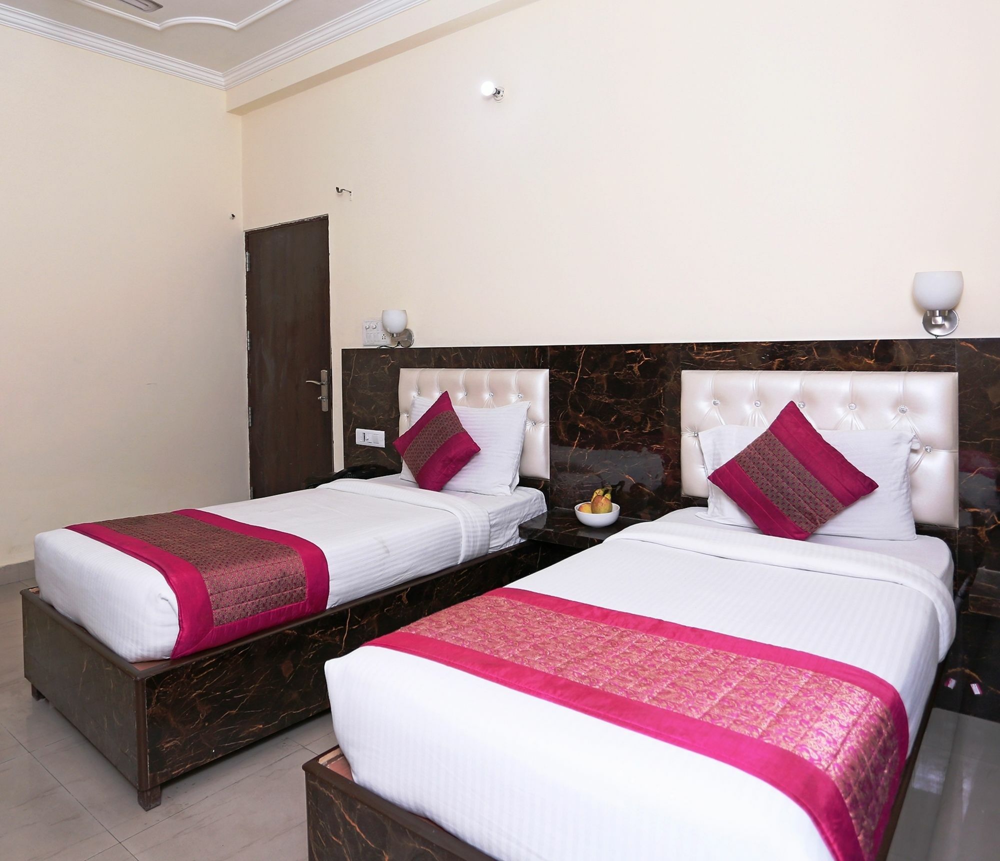 The Alpino Hotel Νέο Δελχί Εξωτερικό φωτογραφία